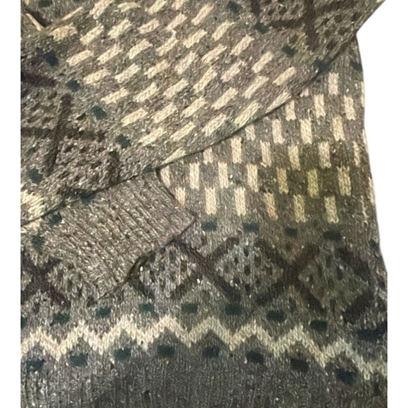Green and Gray Crewneck Sweater with Geometric Patterns - Picture 3 of 7